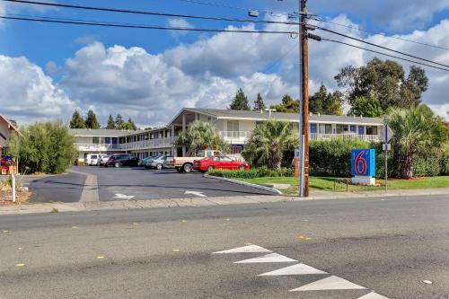 Motel 6-Santa Rosa CA - South - image 2