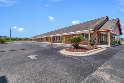 Econo Lodge Santee - image 7