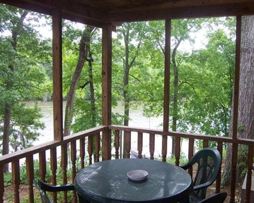 Lake Cabin Resort on Lake Marion in Santee - image 3