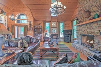 Dream Catcher Luxe Cabin with Large Deck and Mtn View - image 8