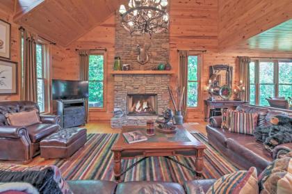 Dream Catcher Luxe Cabin with Large Deck and Mtn View - image 9