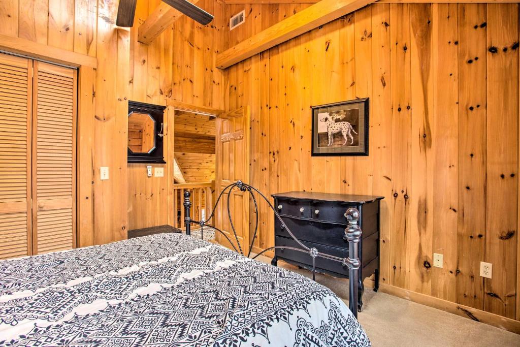 Luxury Cabin with Deck Less Than 5 Miles to Sapphire Valley! - image 4