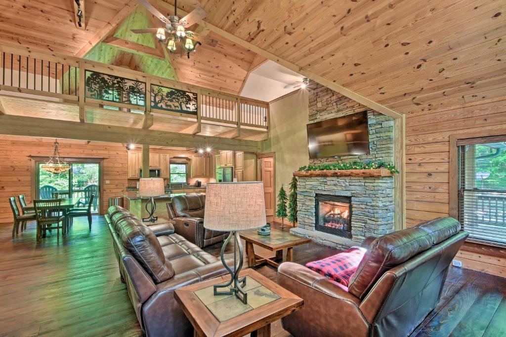 Large Log Cabin with Wraparound Deck 5 Mi to Skiing - image 3