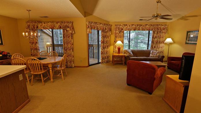 Expansive Lodge in Scenic Corners of Sapphire Valley - Two Bedroom #1 - image 3