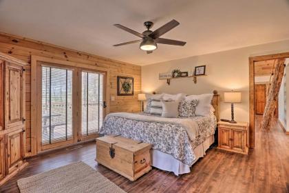 Expansive Whisper Lake Retreat with Hot Tub! - image 15