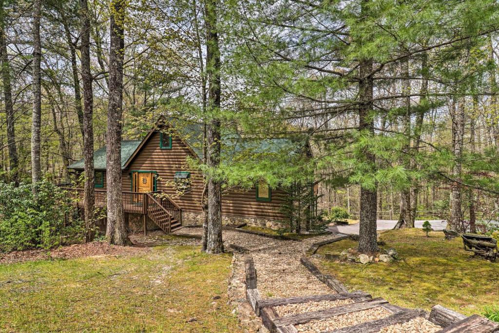 Expansive Whisper Lake Retreat with Hot Tub! - image 2