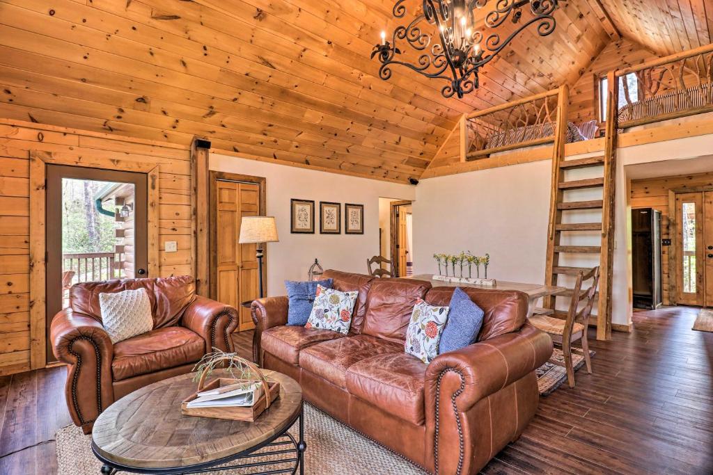 Expansive Whisper Lake Retreat with Hot Tub! - image 6