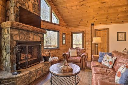 Expansive Whisper Lake Retreat with Hot Tub! - image 7