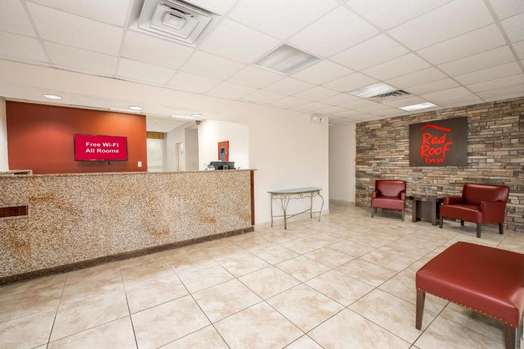 Red Roof Inn Mobile North – Saraland - image 3