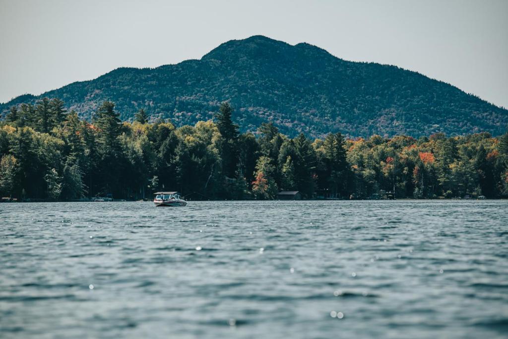 Saranac Waterfront Lodge - image 6