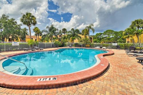 Updated Sienna Park Condo - 4 Miles to Siesta Key! - main image