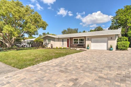 Updated Home with Pvt Pool Less Than 10 Mins to Siesta Key - image 4