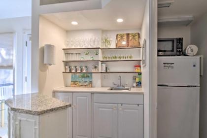 Charming Sarasota Studio with Pool Near Siesta Beach! - image 13