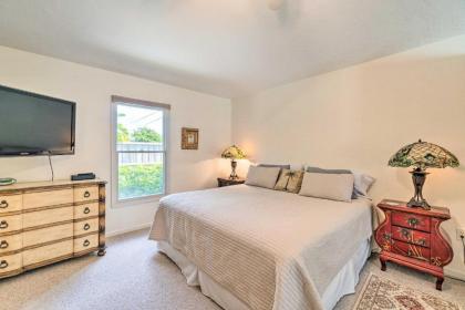 Charming Sarasota Studio with Pool Near Siesta Beach! - image 17