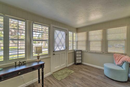 Quiet and Cozy Sarasota House with Yard Pet Friendly! - image 3