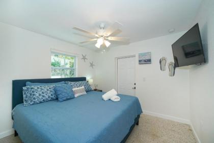 Casita Zoe-All-NEW Modern Less than 3 miles to the Beach! - image 11