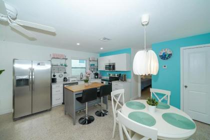 Casita Zoe-All-NEW Modern Less than 3 miles to the Beach! - image 14