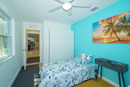 Casita Zoe-All-NEW Modern Less than 3 miles to the Beach! - image 16