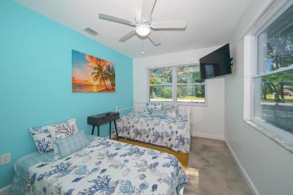 Casita Zoe-All-NEW Modern Less than 3 miles to the Beach! - image 17