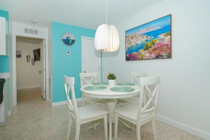 Casita Zoe-All-NEW Modern Less than 3 miles to the Beach! - image 6