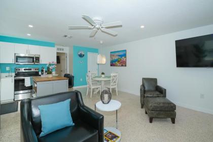 Casita Zoe-All-NEW Modern Less than 3 miles to the Beach! - image 8