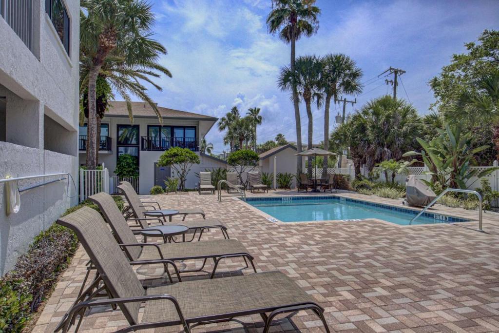 Siesta Sands Beach Resort 4th Floor with Elevator - image 5