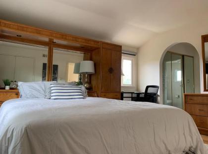 Private Rooms Inside Spacious Saratoga House w Large Yard & Cars Available - image 14