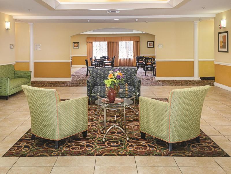 La Quinta Inn & Suites by Wyndham Mobile Satsuma / Saraland - image 3