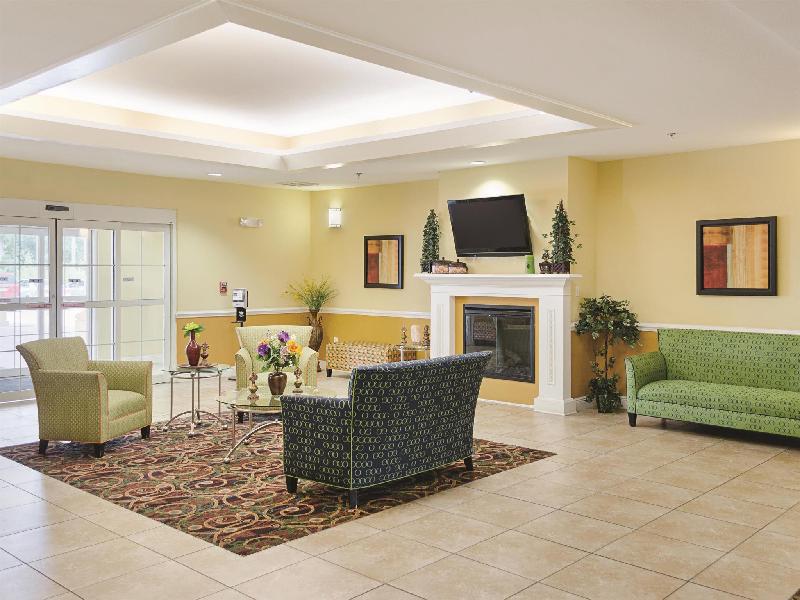 La Quinta Inn & Suites by Wyndham Mobile Satsuma / Saraland - image 4