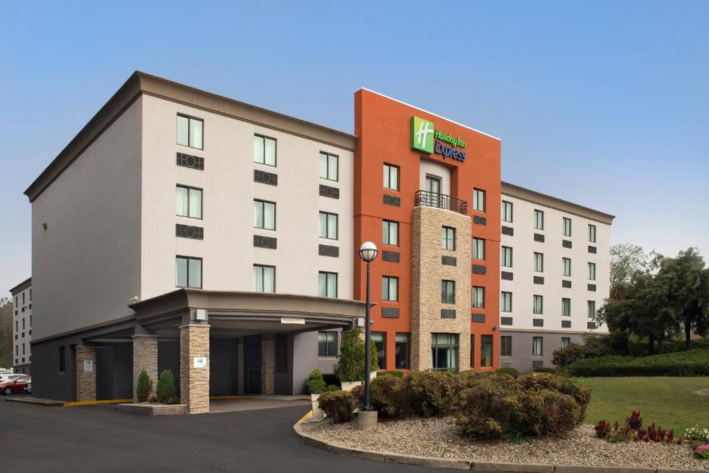 Holiday Inn Express Saugus Logan Airport an IHG Hotel - main image