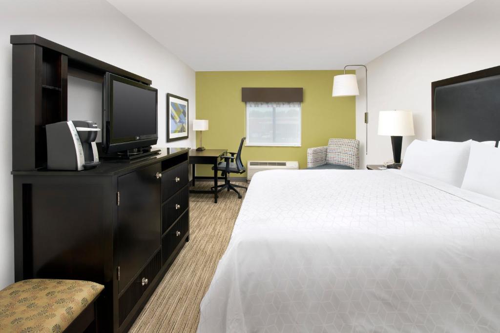 Holiday Inn Express Saugus Logan Airport an IHG Hotel - image 7