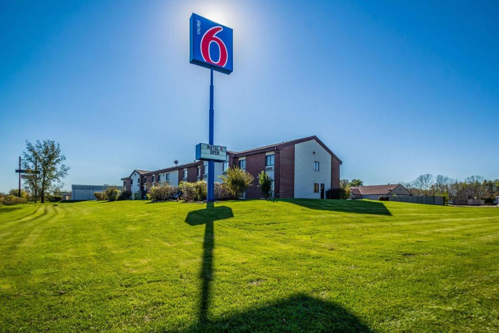 Motel 6-Saukville WI - main image