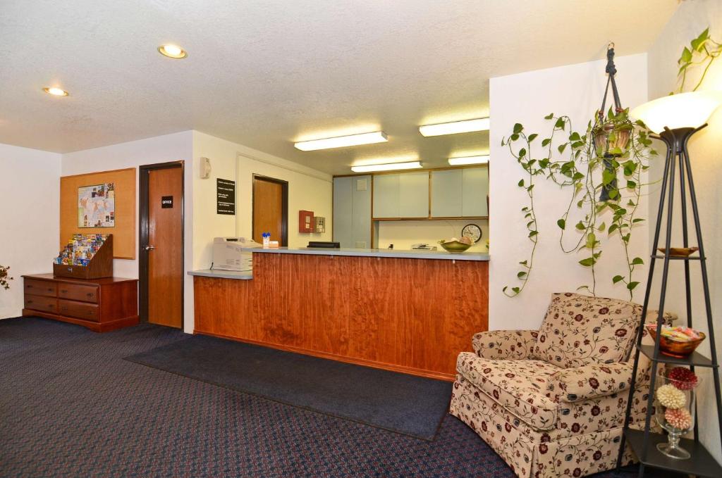 Americas Best Value Inn Sault Ste. Marie - image 7