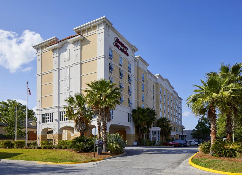 Hampton Inn & Suites Savannah/Midtown - main image