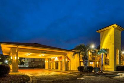 La Quinta Inn by Wyndham Savannah I-95 - image 3