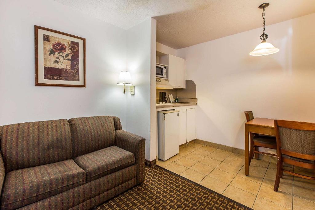 Suburban Extended Stay Abercorn - image 5