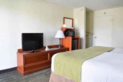 Ramada by Wyndham Savannah Gateway - image 3