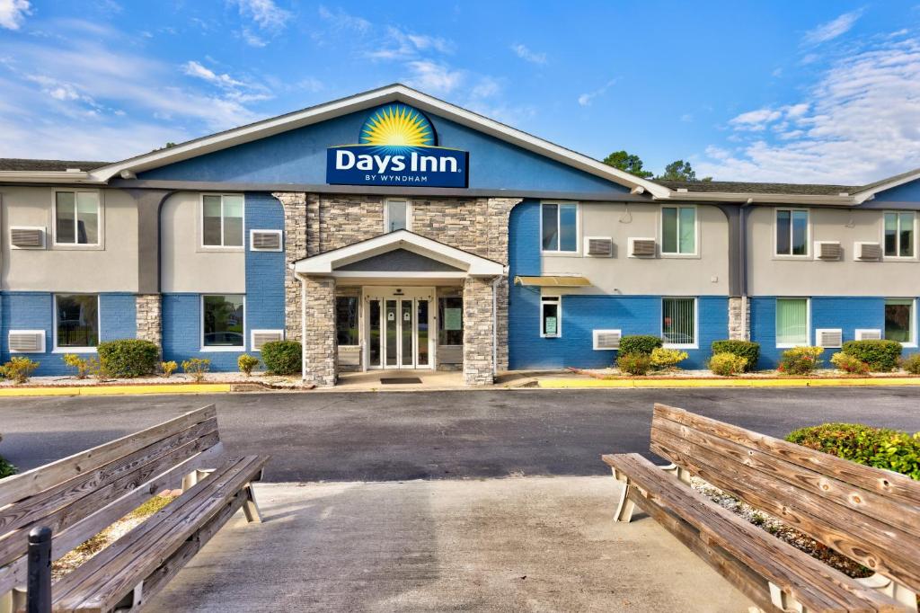 Days Inn by Wyndham Savannah Gateway I-95 - main image