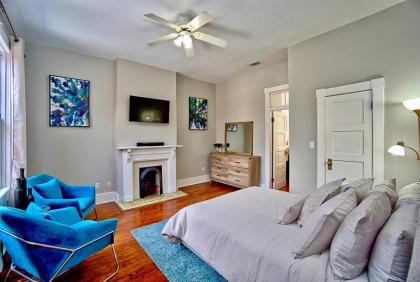 2 Bedroom Renovated Townhouse in Downtown Savannah - image 3