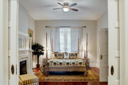 Newly Renovated Historic Savannah Townhome! - image 5