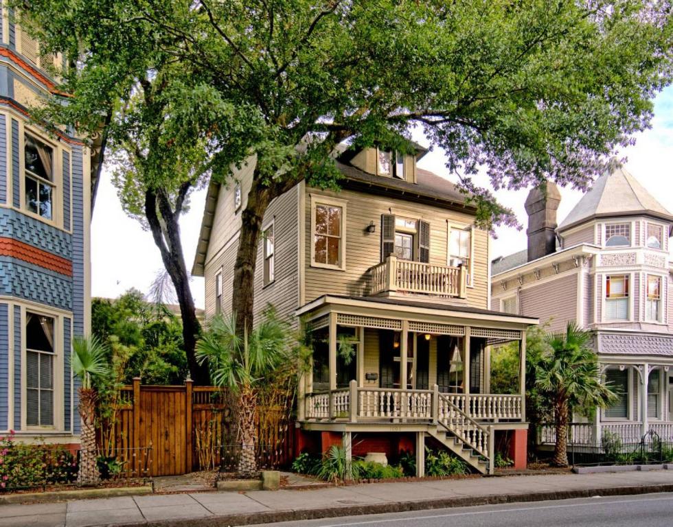 The Jepson Estate on Forsyth Park! - main image