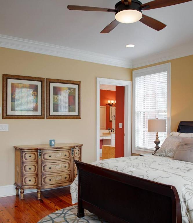 Luxury 3Bed Townhome in Historic Downtown Savannah - image 3