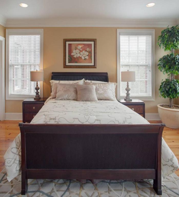 Luxury 3Bed Townhome in Historic Downtown Savannah - image 5