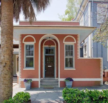 101 E Waldburg - Cozy Cottage just off of Forsyth Park - image 4