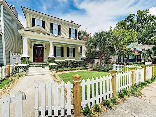 New Listing! Hip Retreat: 1 Mile To Forsyth Park Home - main image