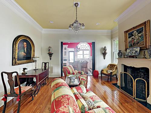 New Listing! Hip Retreat: 1 Mile To Forsyth Park Home - image 4