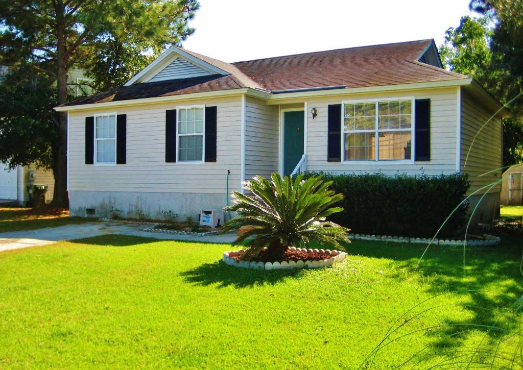 Clean and Cozy Savannah House Near Tybee Beaches! - main image