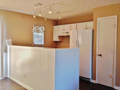 Clean and Cozy Savannah House Near Tybee Beaches! - image 4