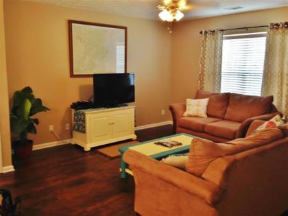 Clean and Cozy Savannah House Near Tybee Beaches! - image 5