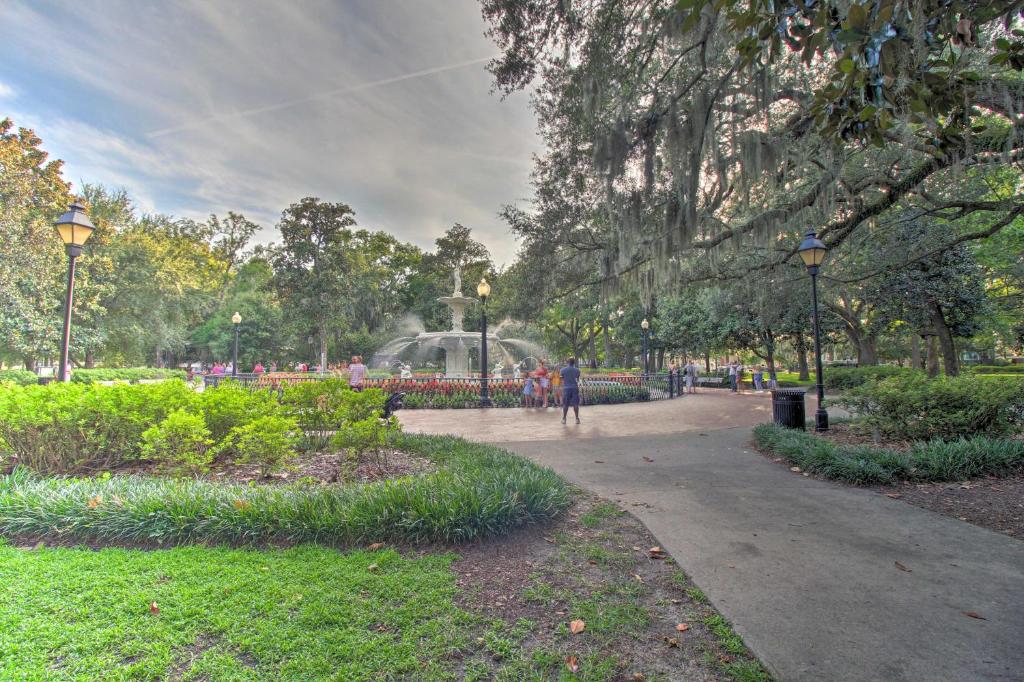 Historic Savannah Home with Outdoor Grill Patio - image 2